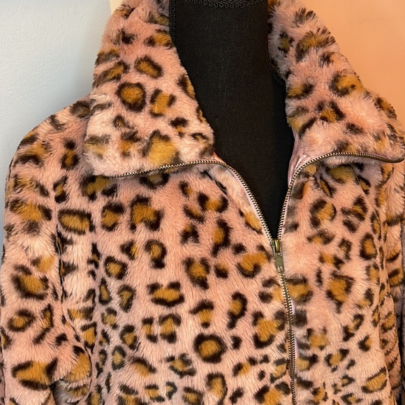 Pink leopard furry jacket - Picture 2 of 4